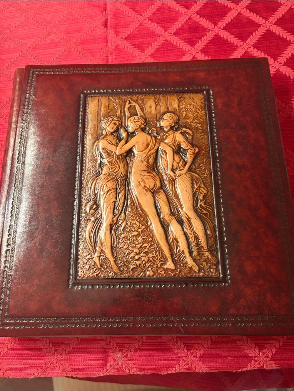 3 Graces Brown & Cream 14x14 Artwork Label. Leather bound NWT